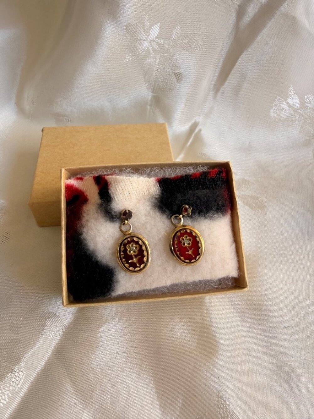 Vintage Gold-Tone Red Enamel Flower w/ Middle Rhinestone Dangle Drop Earrings